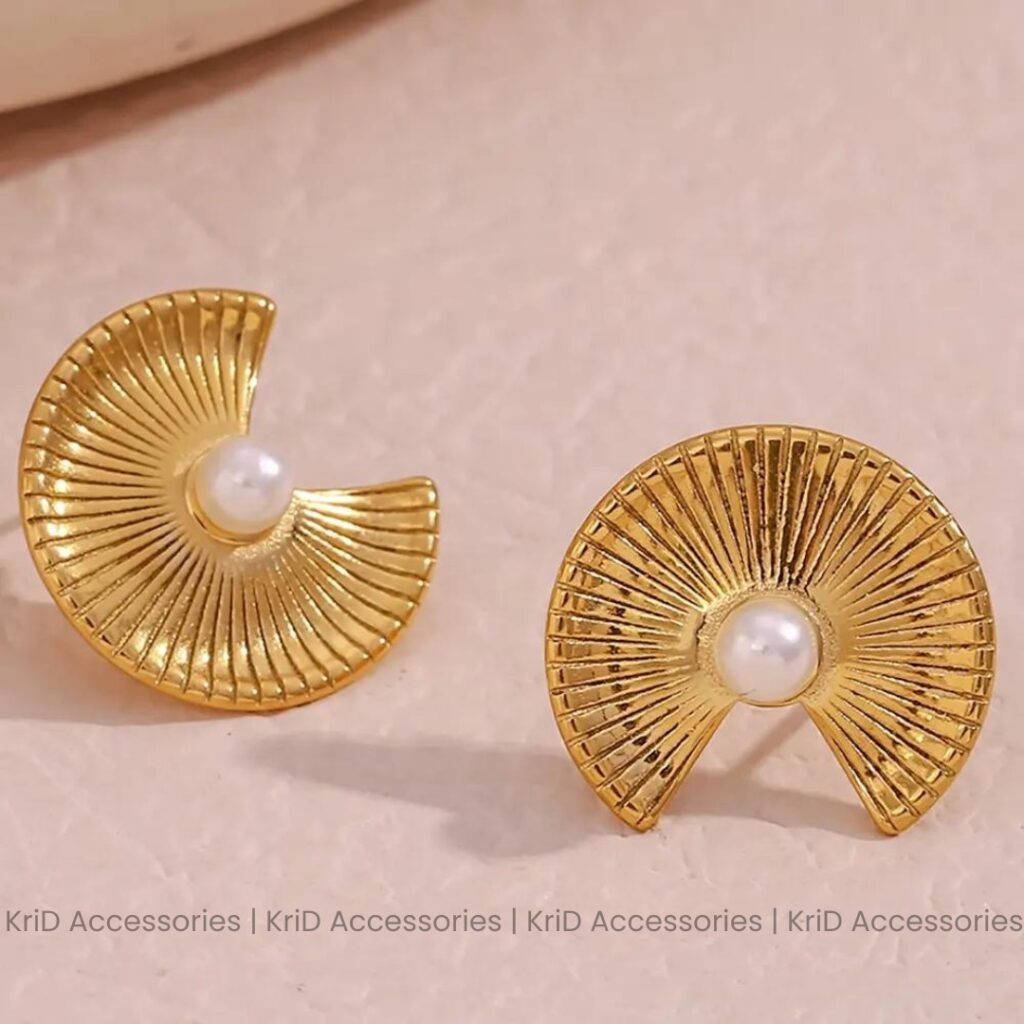 LUNAR CRESCENT PEARL LUNAR CRESCENT PEARL